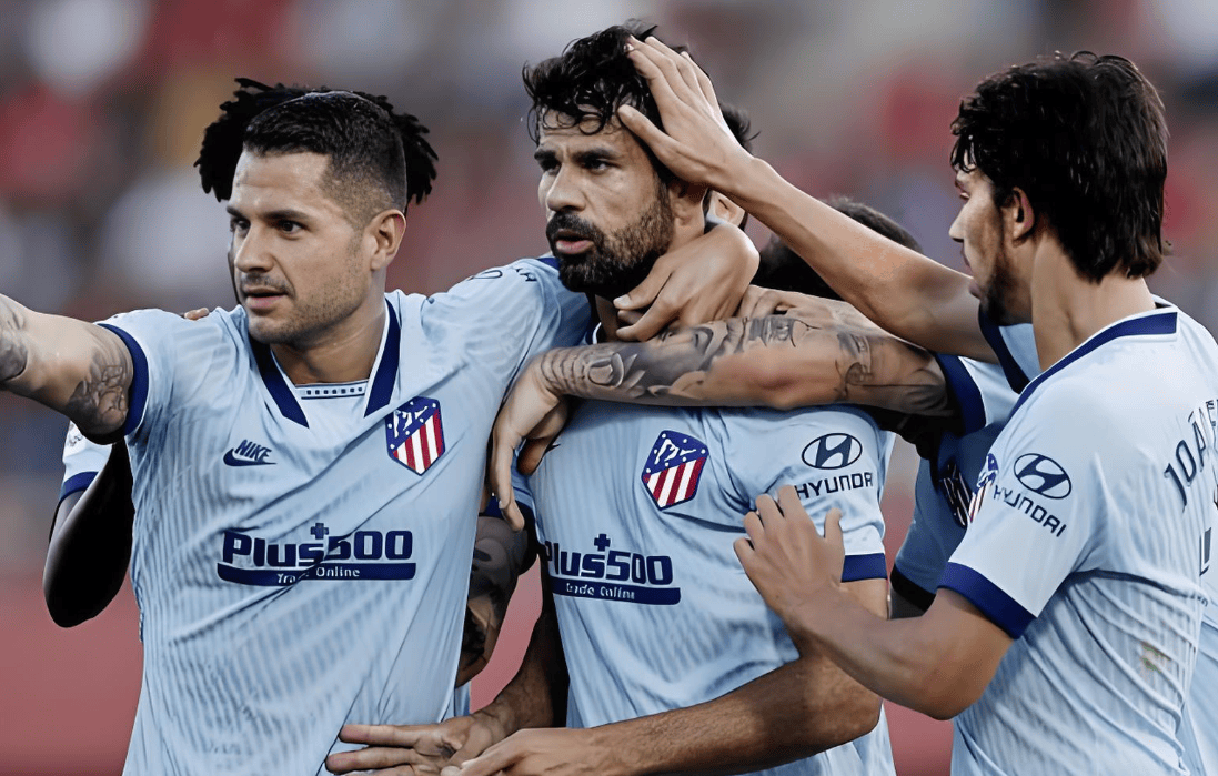 足球豪门争霸赛场，激战一触即发